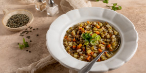 Beitragsbild des Blogbeitrags Köstliche Linsensuppe als Glücksbringer zu Silvester 