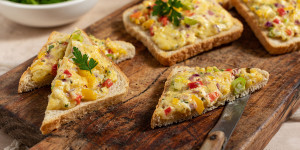 Beitragsbild des Blogbeitrags Überbackener Toast aus dem Backofen – ein leckeres Rezept zur Resteverwertung