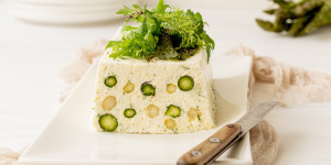 Beitragsbild des Blogbeitrags Spargel Terrine – ein frühlingshafte Vorspeise oder Beilage