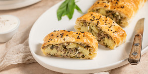 Beitragsbild des Blogbeitrags Bärlauchstrudel mit Faschiertem