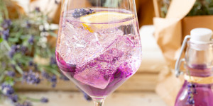 Beitragsbild des Blogbeitrags Lavendel Spritz – erfrischender Sommerdrink 