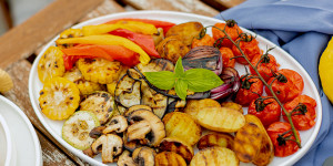 Beitragsbild des Blogbeitrags Gemüse grillen – Rezept und Tipps für leckeres Grillgemüse 