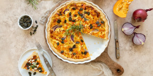 Beitragsbild des Blogbeitrags Leckere Kürbis Quiche mit Feta