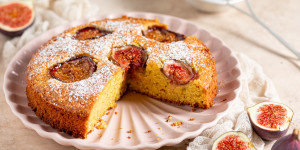 Beitragsbild des Blogbeitrags Schneller Feigenkuchen mit Mandeln – Gâteau aux figues – einfach & lecker