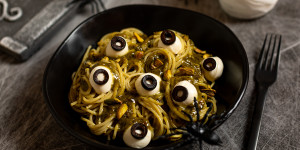 Beitragsbild des Blogbeitrags Green Monster Pasta – Halloween Monster Spaghetti 