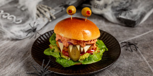 Beitragsbild des Blogbeitrags Halloween Burger zum Gruseln – Monster Burger 