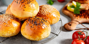 Beitragsbild des Blogbeitrags Burger Brötchen – einfach und schnell selber machen