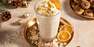 Beitragsbild des Blogbeitrags Cremiger Kokos-Orangen-Punsch mit Rum