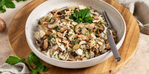 Beitragsbild des Blogbeitrags Wildreis mit Pilzen  – Pilzpfanne mit Reis – ein einfaches & würziges Pfannengericht 