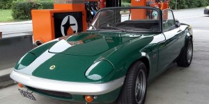 Beitragsbild des Blogbeitrags Schwarzblechfahrer: Lotus Elan 