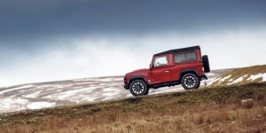 Beitragsbild des Blogbeitrags Land Rover Defender Works V8: Der König ist tot, lang lebe der König!