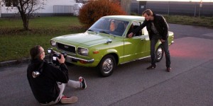 Beitragsbild des Blogbeitrags Erbse goes Pop: Unser Mazda 818 im „my all“ Musikvideo von likA