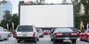 Beitragsbild des Blogbeitrags Alltagsklassiker im Autokino Graz bei Rush 