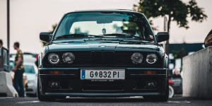 Beitragsbild des Blogbeitrags Alltagsklassiker Saturday Night Crusing Juni 2023 – Bilder von Kristiyan Gichev