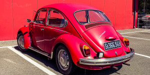 Beitragsbild des Blogbeitrags Schwarzblechfahrer: Der rote Volkswagen 1300