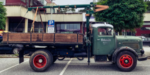 Beitragsbild des Blogbeitrags Oldtimer & Teilemarkt Stallhofen 2023 