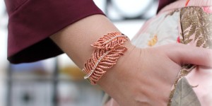 Beitragsbild des Blogbeitrags {Outfit} Rosa Midirock meets rote Bluse – geht nicht? Doch :) 