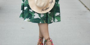 Beitragsbild des Blogbeitrags {Outfit} Palmdress meets Pink & Pom Pom Sandals 