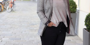 Beitragsbild des Blogbeitrags The Checked Blazer – Blogger Outfit Klischee Ahoi 
