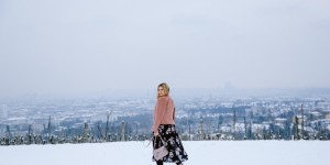 Beitragsbild des Blogbeitrags Outfit – Blumenkleid mit rosa Details