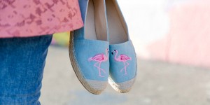 Beitragsbild des Blogbeitrags Sommer Outfit für kühlere Tage – Pink Flamingo 