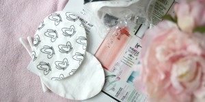 Beitragsbild des Blogbeitrags Ebelin Peeling-Pads mit Aktivkohle bei dm 