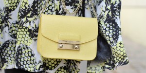 Beitragsbild des Blogbeitrags {Outfit} Ananas Midi Rock meets Furla Tasche
