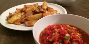 Beitragsbild des Blogbeitrags Potato-Wedges mit Tomaten-Paprika-Salsa 