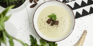 Beitragsbild des Blogbeitrags Wärmende Pastinaken-Cremesuppe für kalte Wintertage