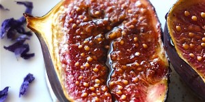 Beitragsbild des Blogbeitrags Lifestyle mit dem Spätsommer auf dem Tisch - frische Feigen