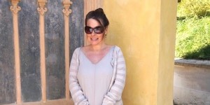 Beitragsbild des Blogbeitrags Den Jeansrock mit Beige tragen - Wer hat noch ein Twinset?