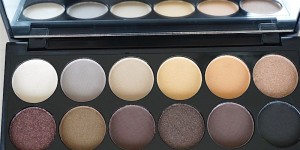 Beitragsbild des Blogbeitrags Lidschattenpalette mit schönen Farben-von Nude bis Smokey