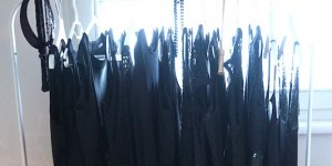 Beitragsbild des Blogbeitrags Mode - 12 schwarze Kleider - Blick in meinen Kleiderschrank