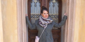 Beitragsbild des Blogbeitrags Den Parka mit Rock tragen - Die lange Jacke für jede Gelegenheit 