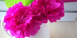 Beitragsbild des Blogbeitrags Pfingstrosen basteln aus Seidenpapier - DIY mit Video Anleitung 