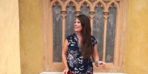 Beitragsbild des Blogbeitrags Beliebte Muster in der Mode - Outfit mit Bluse im Asia Style 
