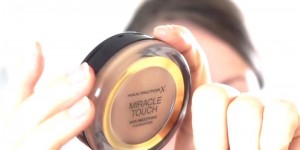 Beitragsbild des Blogbeitrags Make up & ältere Frauen - Suche nach einer guten Foundation