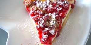 Beitragsbild des Blogbeitrags Ribiselkuchen mit Topfen - Rezept für Obstkuchen ohne Gluten 