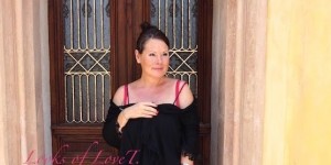 Beitragsbild des Blogbeitrags Sommerkleid mit Schal - Wie ich ärmellose Kleider und dünne Trägerchen gerne trage 