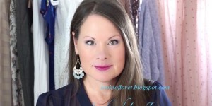 Beitragsbild des Blogbeitrags Blue Woman - Rote Hautstellen mit Blau abdecken, blauer Lipbalm & Lidschatten 