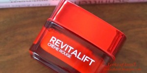 Beitragsbild des Blogbeitrags Créme Rouge, rotes Sommershirt, Decolleté Pflege und Age Perfect Lipliner und Lippenstift