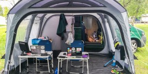 Beitragsbild des Blogbeitrags Unser mobiles Büro - Arbeiten im VW Bus mit Vorzelt am Campingplatz 