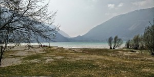Beitragsbild des Blogbeitrags Lago di Santa Croce: Kite- und Gourmetparadies in den Dolomiten