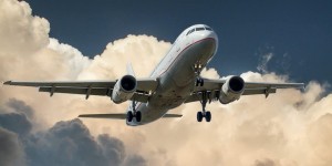 Beitragsbild des Blogbeitrags Fliegen mit Baby: Tipps für Langstreckenflüge