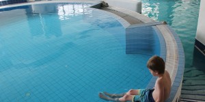 Beitragsbild des Blogbeitrags Wellness-Wochenende mit Kind: Mit diesen 5 Tipps gelingt’s