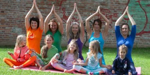 Beitragsbild des Blogbeitrags Warum Yoga für Kinder wichtig ist 