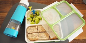 Beitragsbild des Blogbeitrags 3 Must-haves für die Brotzeit in der Schultasche | Trinkflasche gewinnen