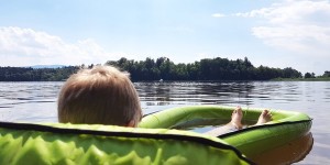 Beitragsbild des Blogbeitrags 6 Must-haves für einen relaxten Sommer mit Kind