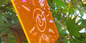 Beitragsbild des Blogbeitrags DIY Sun Catcher: Geschenkidee für Lehrer zum Schulschluss, Vatertag, Muttertag