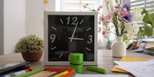 Beitragsbild des Blogbeitrags Freilerner-Erfahrungsbericht: So klappt Homeschooling im häuslichen Unterricht
